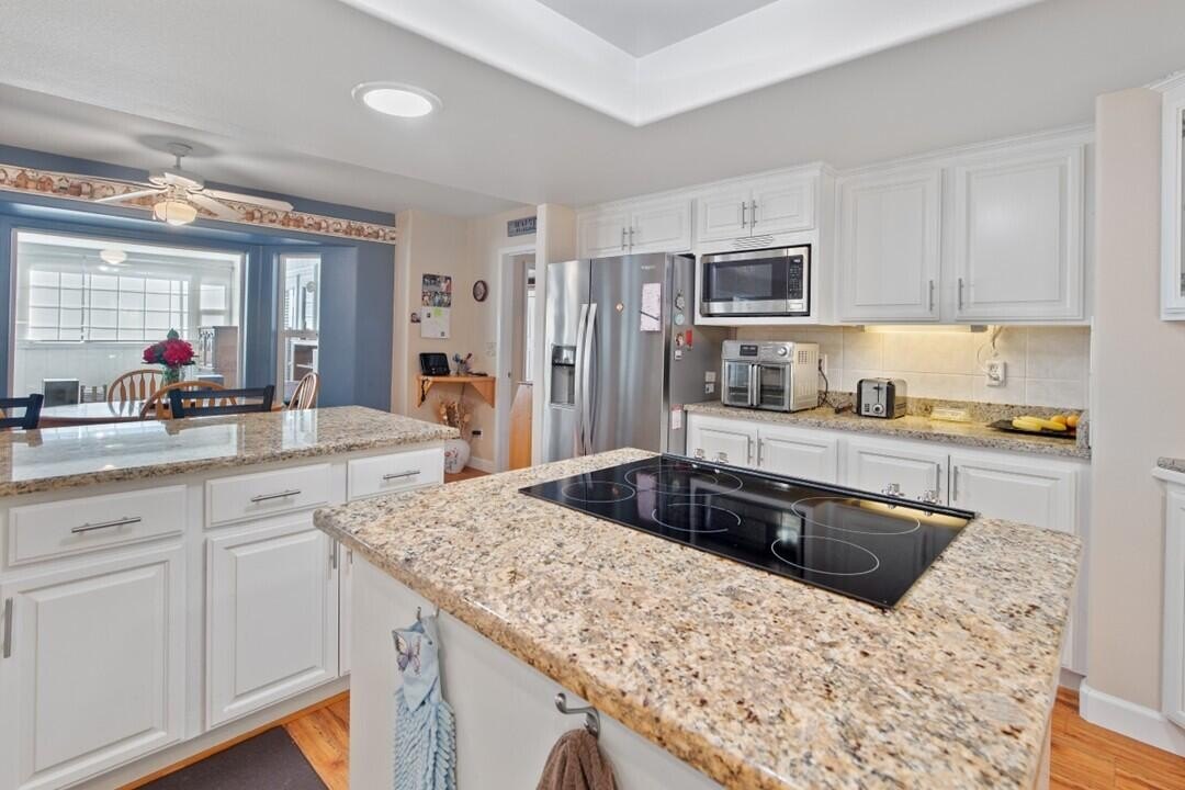 Rogue River, Oregon, 97537, United States, 3 Bedrooms Bedrooms, ,3 BathroomsBathrooms,Residential,For Sale,1944888