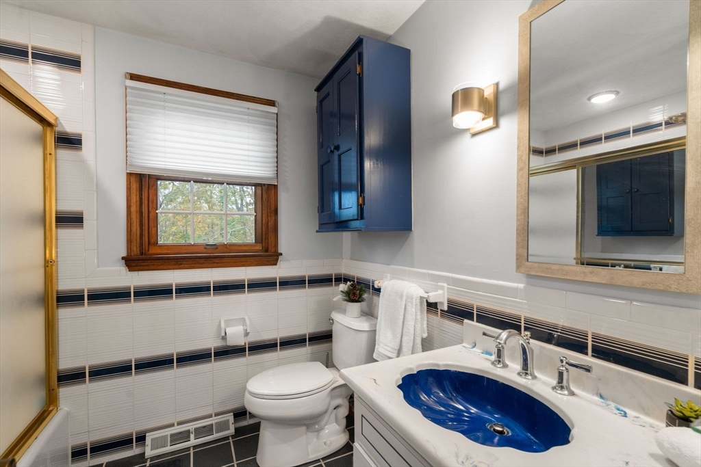 Marlborough, Massachusetts, 01752, United States, 4 Bedrooms Bedrooms, ,Residential,For Sale,1987097