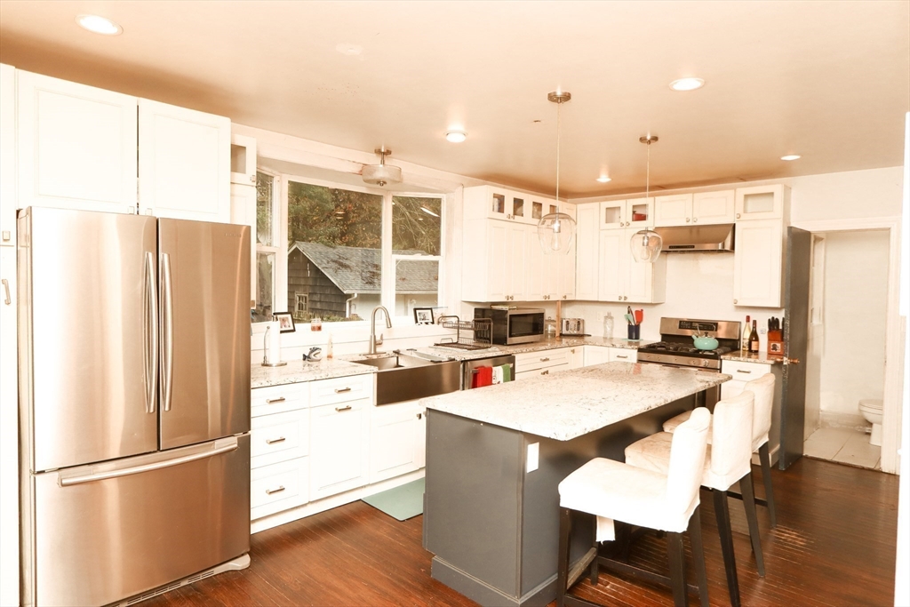 Brockton, Massachusetts, 02301, United States, 3 Bedrooms Bedrooms, ,2 BathroomsBathrooms,Residential,For Sale,1955678