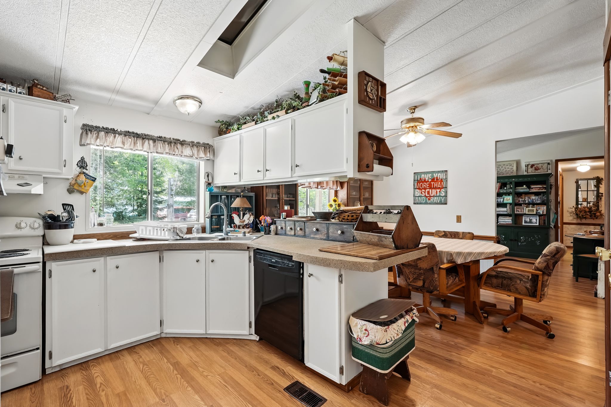 Sagle, Idaho, 83860, United States, 4 Bedrooms Bedrooms, ,2 BathroomsBathrooms,Residential,For Sale,1931932