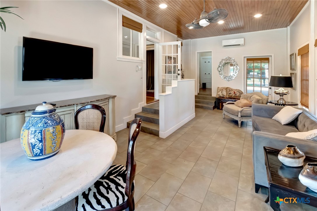 507 S De Leon Street, Victoria, Texas, 77901, United States, 5 Bedrooms Bedrooms, ,5 BathroomsBathrooms,Residential,For Sale,507 S De Leon Street,1612614