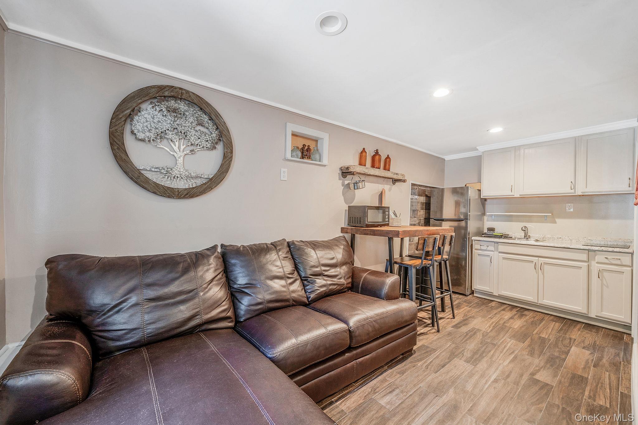 West Islip, New York, 11795, United States, 4 Bedrooms Bedrooms, ,4 BathroomsBathrooms,Residential,For Sale,1925742