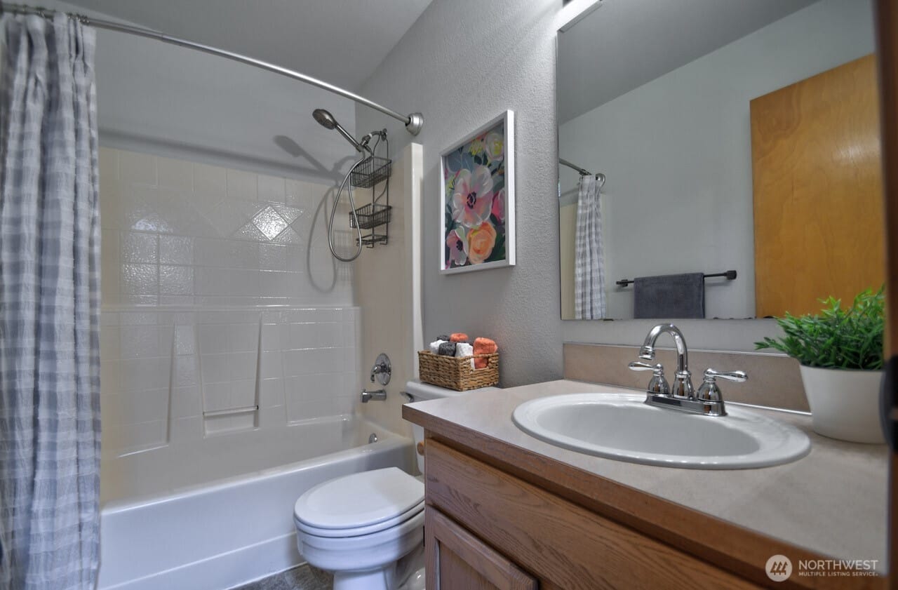 Lacey, Washington, 98513, United States, 4 Bedrooms Bedrooms, ,3 BathroomsBathrooms,Residential,For Sale,1932145