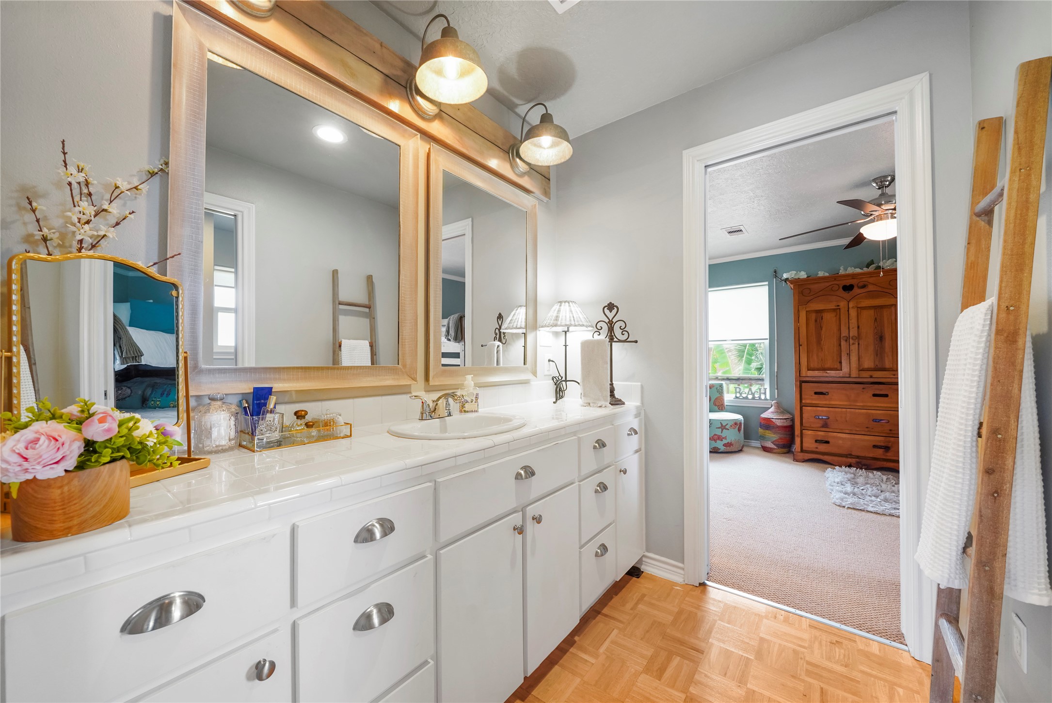 Jamaica Beach, Texas, 77554, United States, 3 Bedrooms Bedrooms, ,4 BathroomsBathrooms,Residential,For Sale,1932424