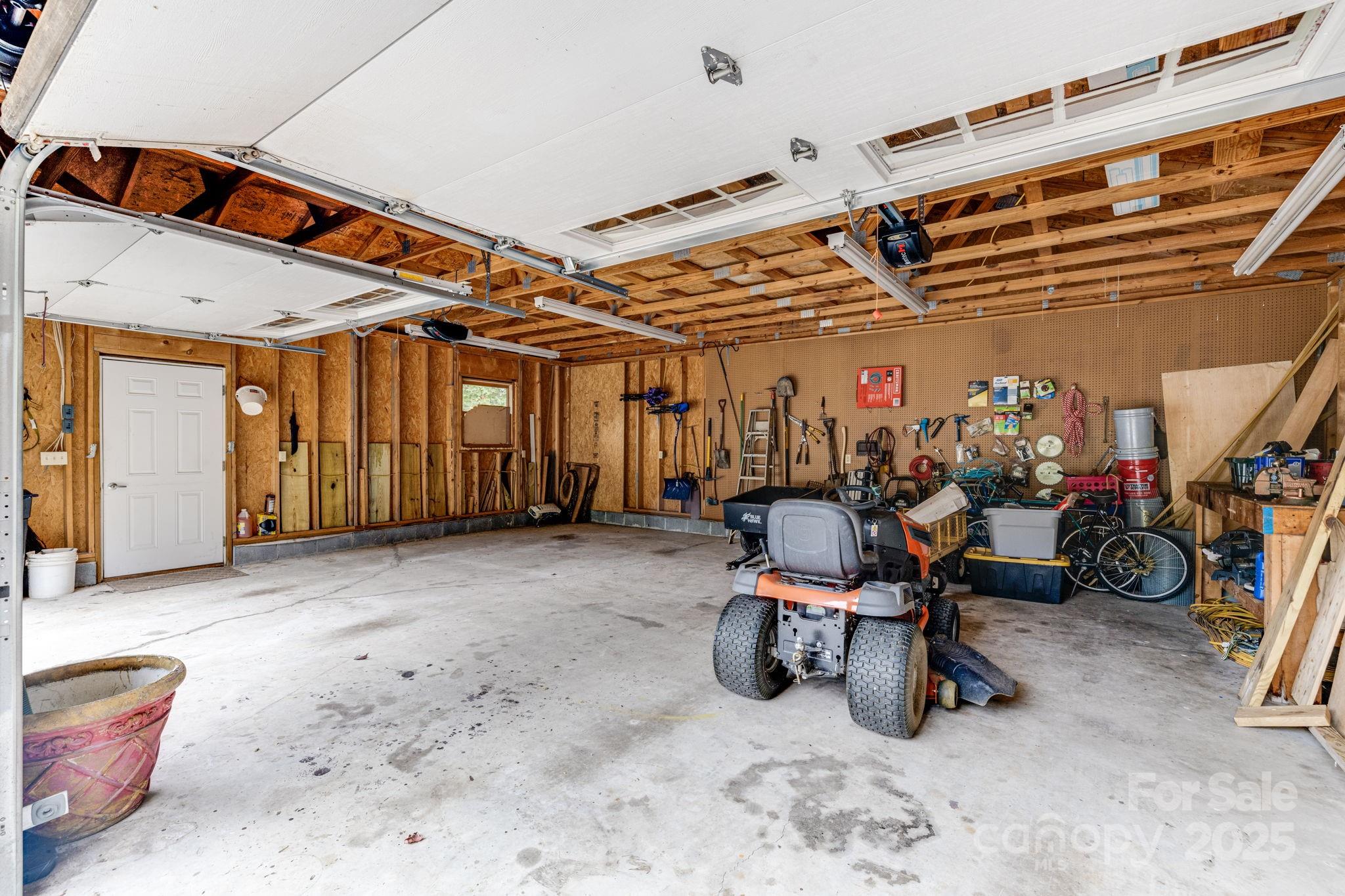 Spruce Pine, North Carolina, 28777, United States, 3 Bedrooms Bedrooms, ,3 BathroomsBathrooms,Residential,For Sale,1991683