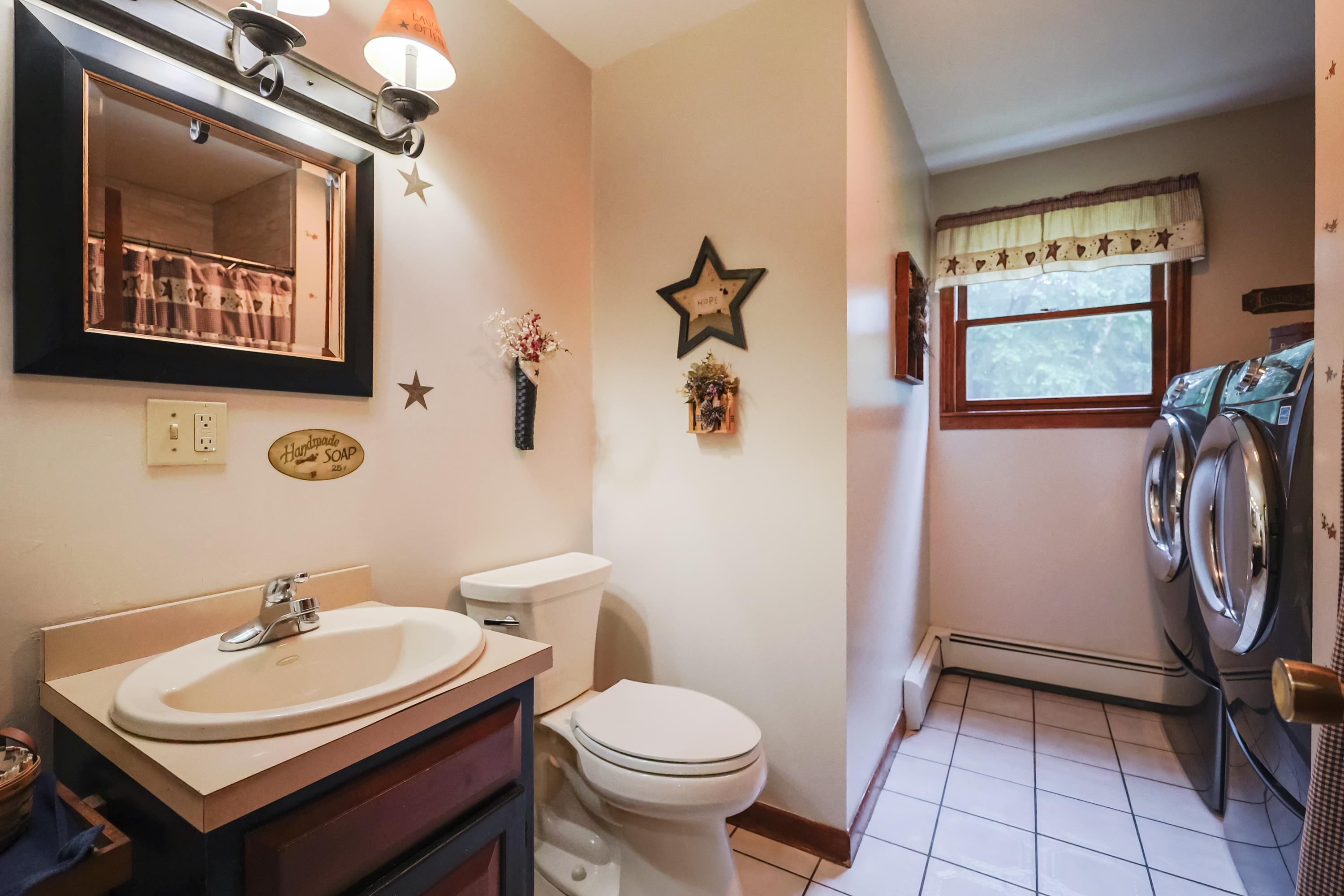 Hampstead, New Hampshire, 03826, United States, 4 Bedrooms Bedrooms, ,2 BathroomsBathrooms,Residential,For Sale,1890507