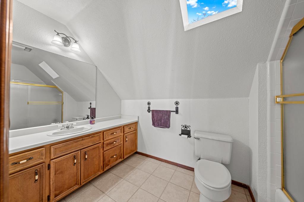 Kerrville, Texas, 78028, United States, 3 Bedrooms Bedrooms, ,5 BathroomsBathrooms,Residential,For Sale,1930958