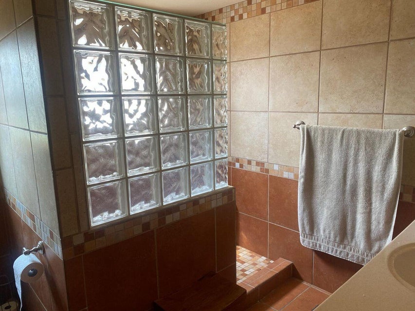 KLAMATH FALLS, Oregon, 97601, United States, 3 Bedrooms Bedrooms, ,3 BathroomsBathrooms,Residential,For Sale,1973852