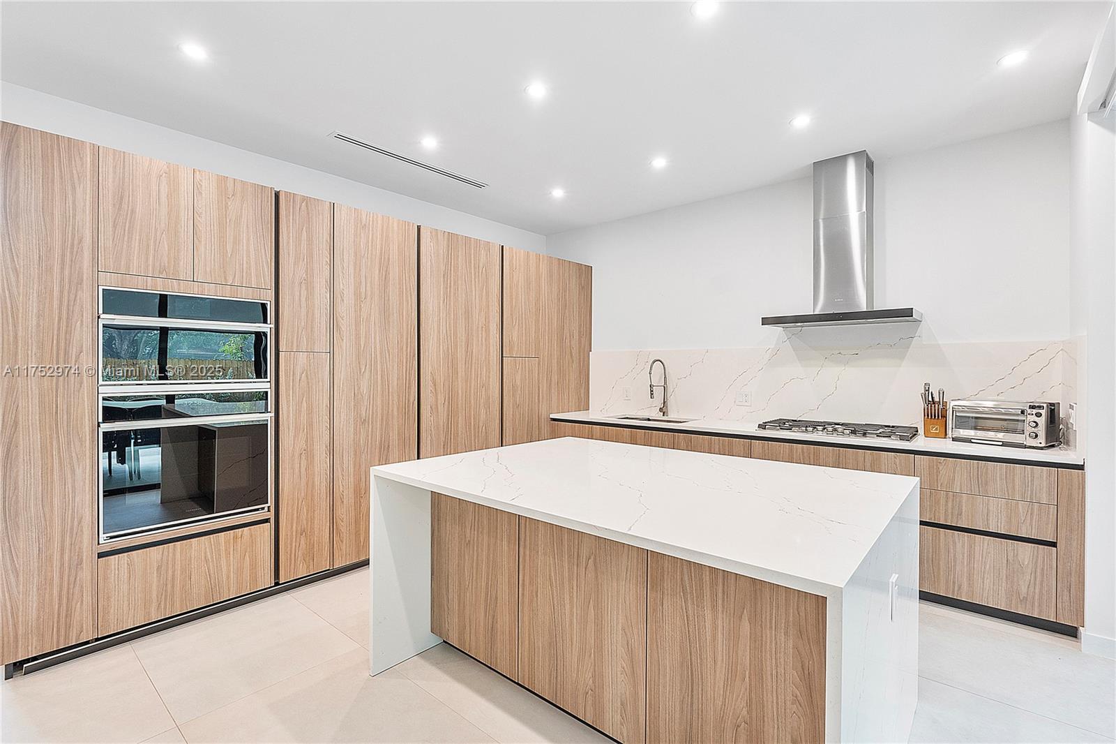 Miami, Florida, 33133, United States, 5 Bedrooms Bedrooms, ,5 BathroomsBathrooms,Residential,For Sale,1739354