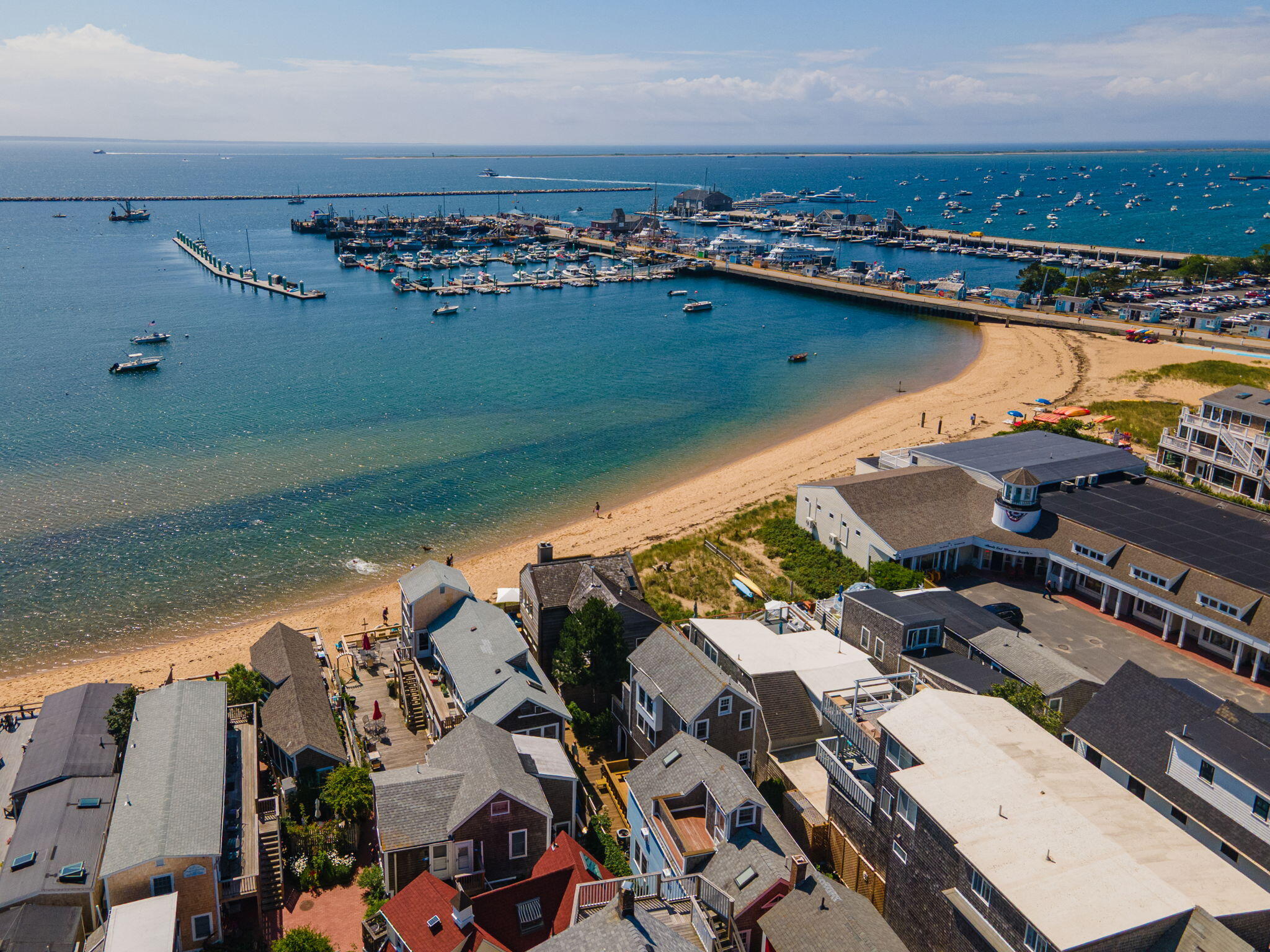  Detached Beachfront Home with Rooftop Deck and Harbor Views - 物件實景