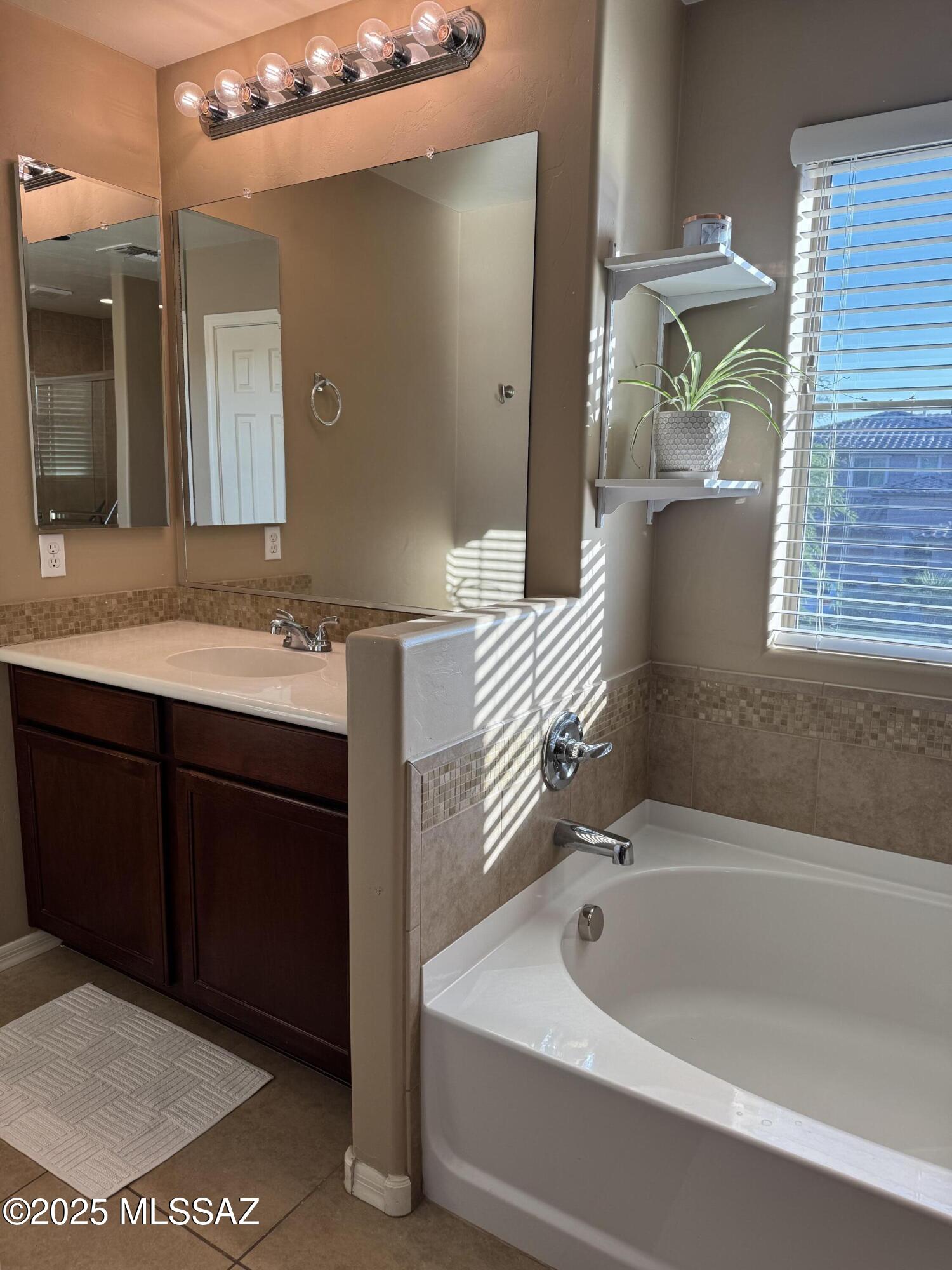 Marana, Arizona, 85658, United States, 3 Bedrooms Bedrooms, ,4 BathroomsBathrooms,Residential,For Sale,1911374