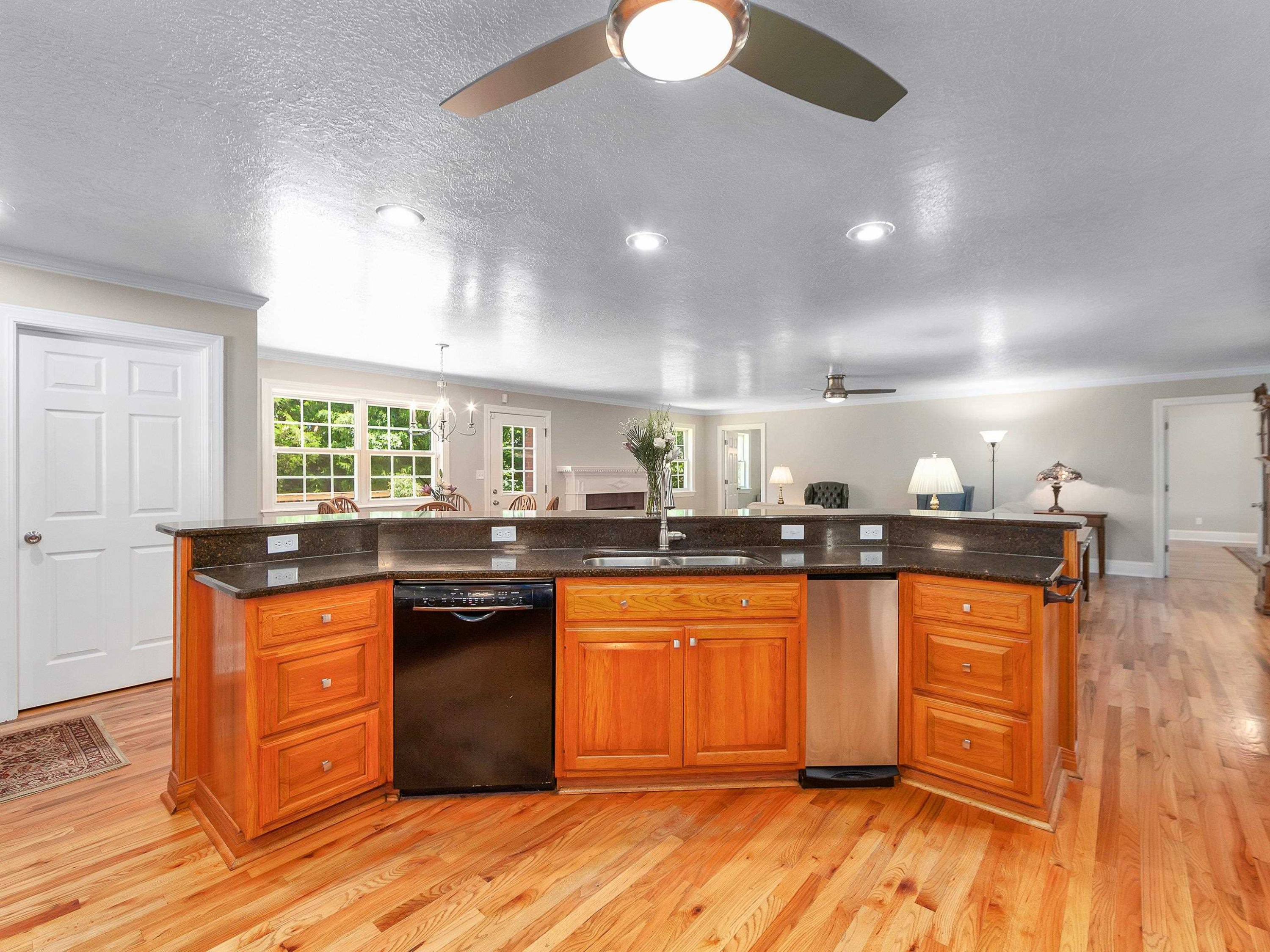 Medina, Tennessee, 38355, United States, 6 Bedrooms Bedrooms, ,4 BathroomsBathrooms,Residential,For Sale,1907793