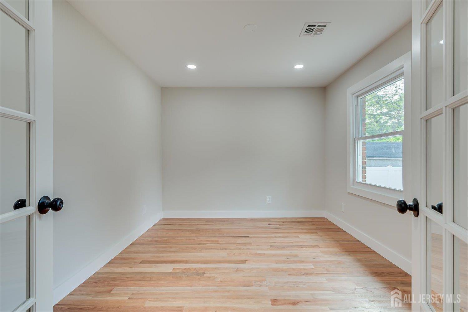 Piscataway, New Jersey, 08854, United States, 5 Bedrooms Bedrooms, ,3 BathroomsBathrooms,Residential,For Sale,2048679