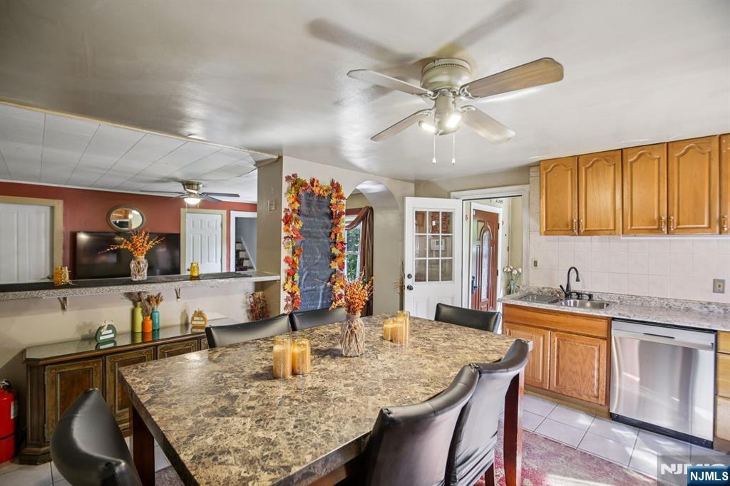 Ridgewood, New Jersey, 07450, United States, 3 Bedrooms Bedrooms, ,2 BathroomsBathrooms,Residential,For Sale,1988211