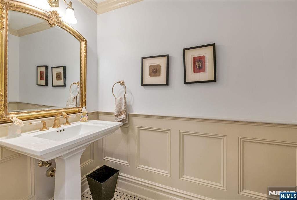 Tenafly, New Jersey, 07670, United States, 6 Bedrooms Bedrooms, ,5 BathroomsBathrooms,Residential,For Sale,1743574
