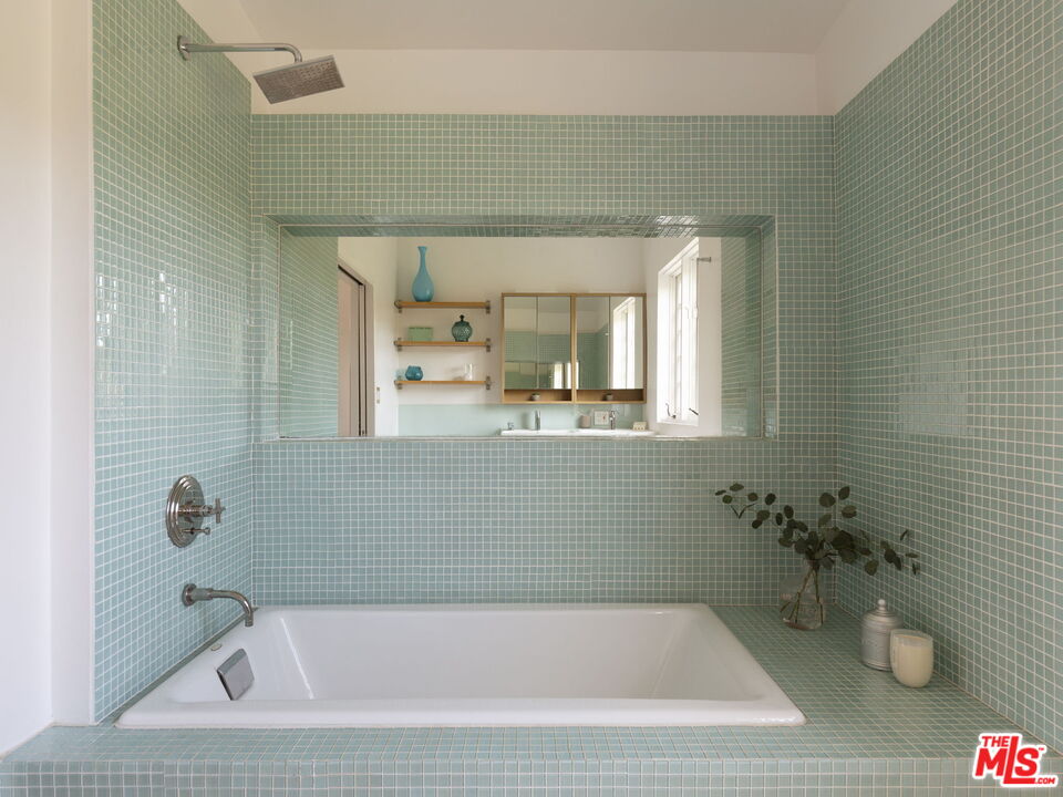 Los Angeles, California, 90068, United States, 3 Bedrooms Bedrooms, ,4 BathroomsBathrooms,Residential,For Sale,1839885
