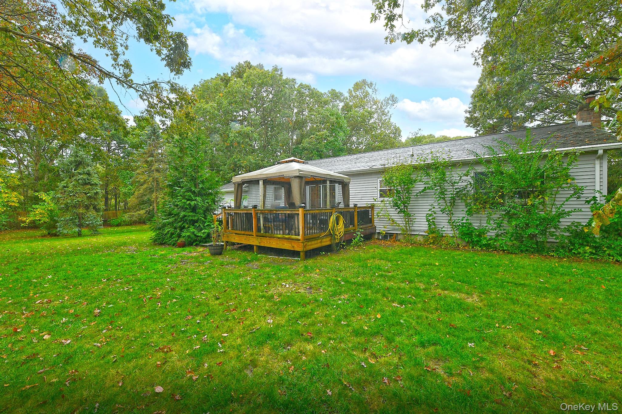 Holtsville, New York, 11742, United States, 3 Bedrooms Bedrooms, ,2 BathroomsBathrooms,Residential,For Sale,1964933