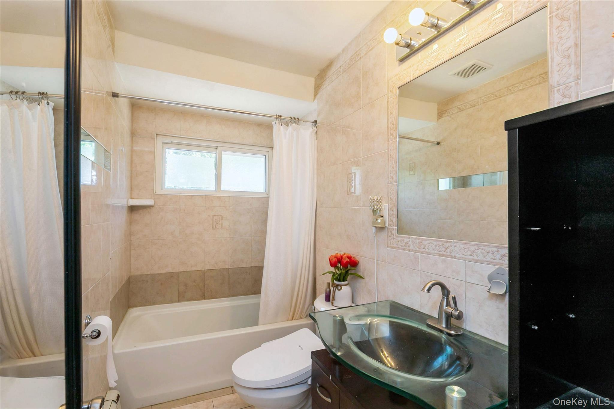 Commack, New York, 11725, United States, 6 Bedrooms Bedrooms, ,3 BathroomsBathrooms,Residential,For Sale,1917950