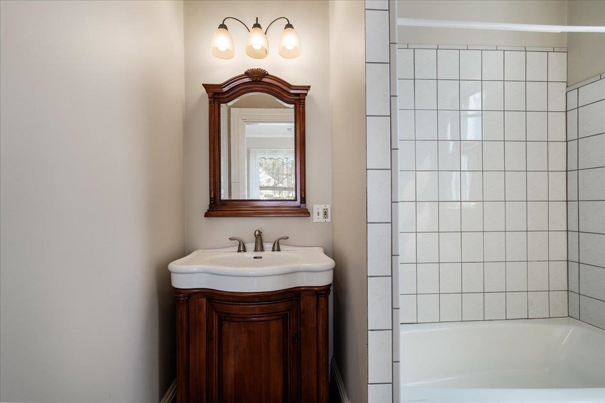 Manchester, New Hampshire, 03104, United States, 5 Bedrooms Bedrooms, ,6 BathroomsBathrooms,Residential,For Sale,1779351