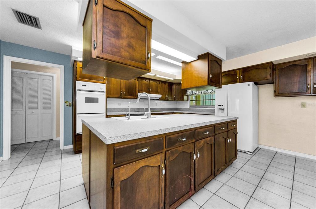 Plant City, Florida, 33566, United States, 3 Bedrooms Bedrooms, ,2 BathroomsBathrooms,Residential,For Sale,1932483