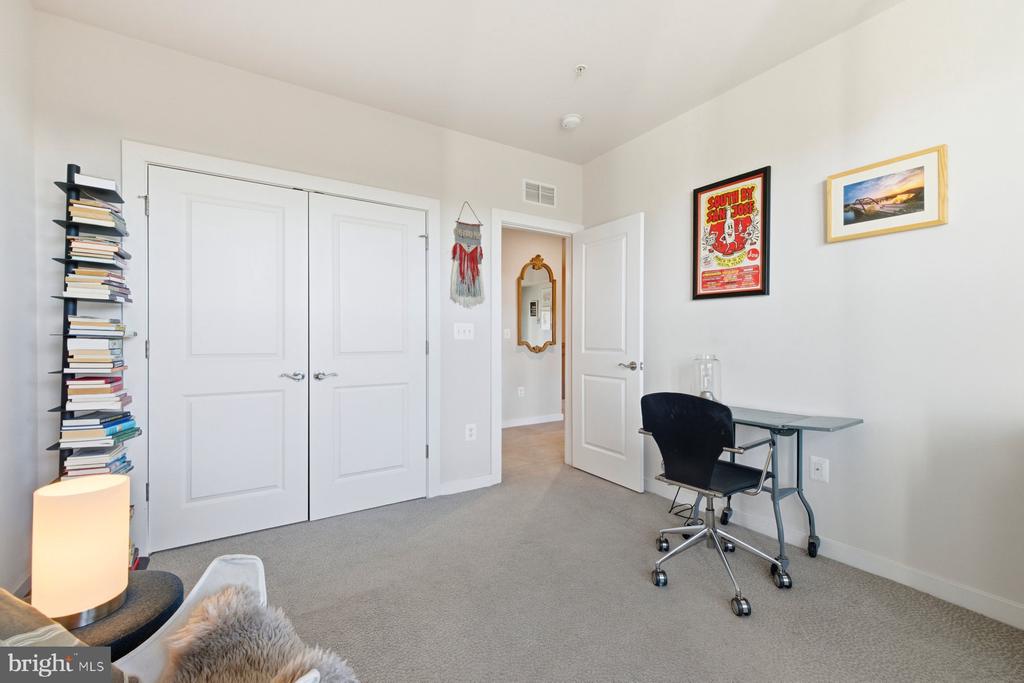 Rockville, Maryland, 20855, United States, 2 Bedrooms Bedrooms, ,3 BathroomsBathrooms,Residential,For Sale,2010770