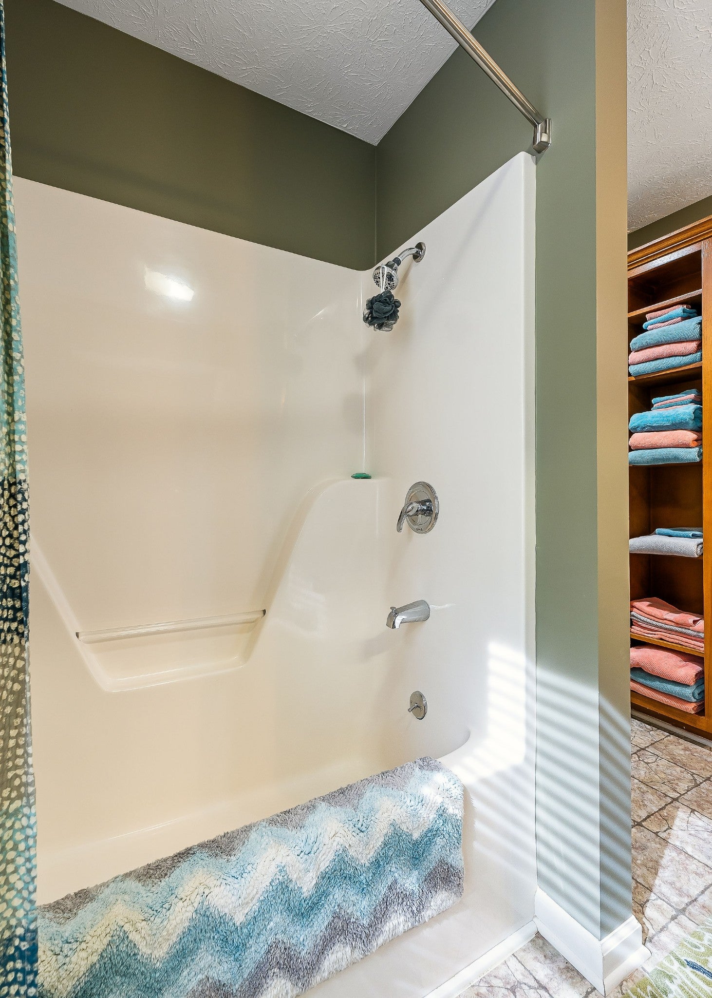 Smithville, Tennessee, 37166, United States, 3 Bedrooms Bedrooms, ,3 BathroomsBathrooms,Residential,For Sale,2006614