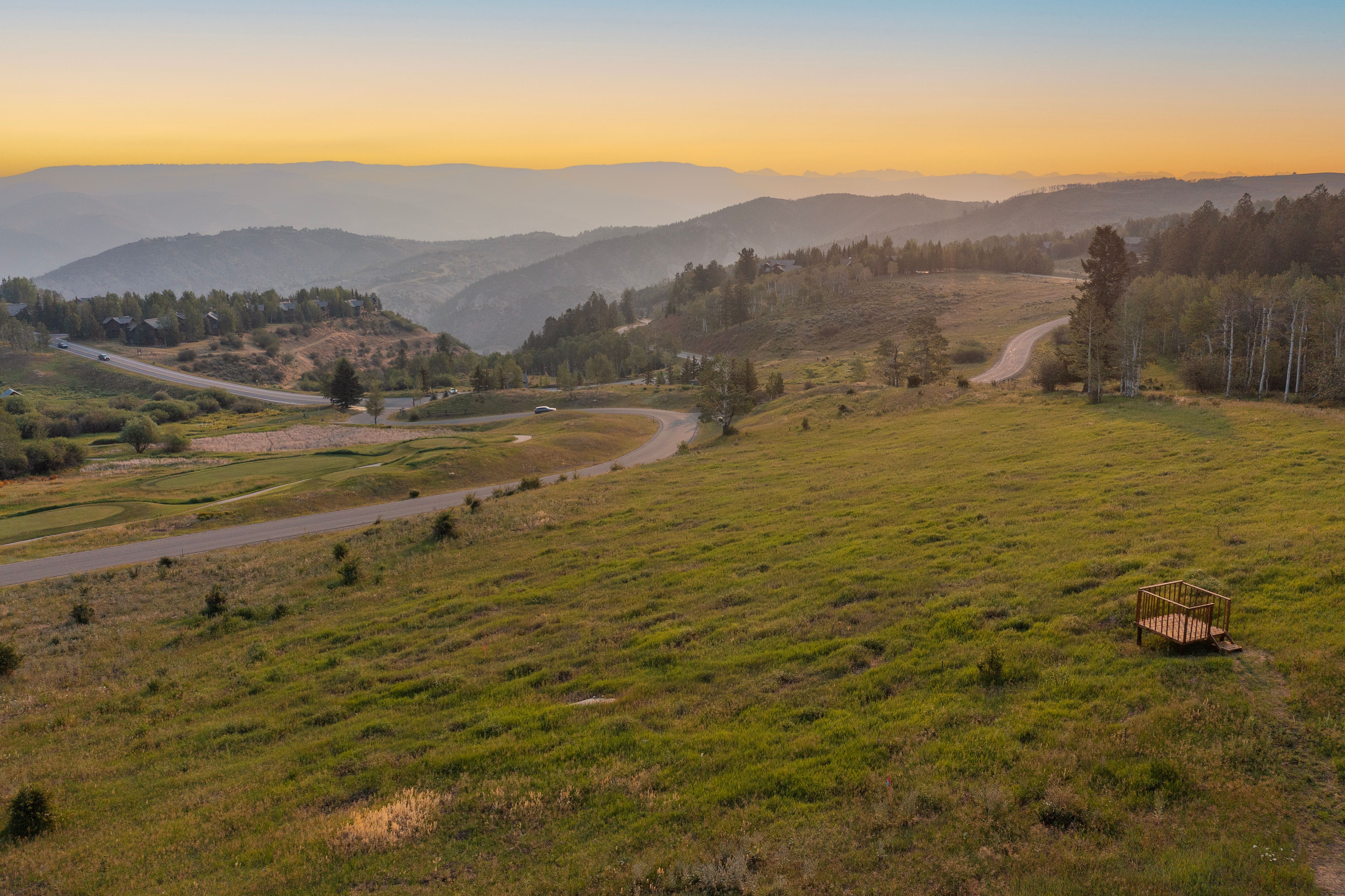  Expansive Vistas Overlooking the Golf Course and Up Towards the Gore Range - 物件實景