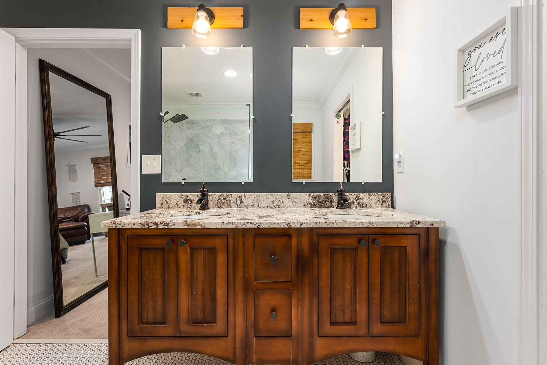  Beautifully Renovated Roswell Home Blends Contemporary Style with Classic Charm - 物件實景