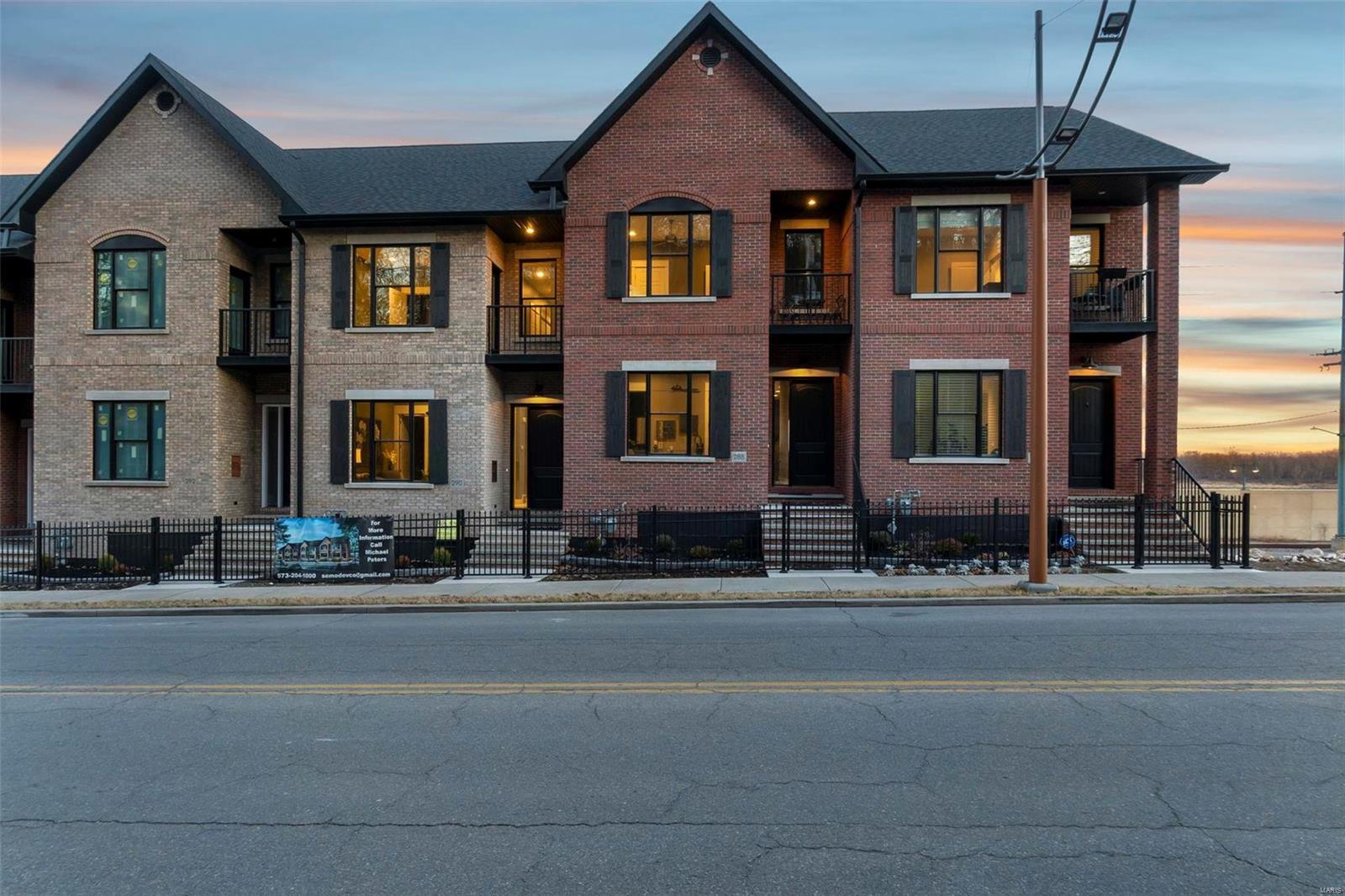 Cape Girardeau, Missouri, 63701, United States, 2 Bedrooms Bedrooms, ,4 BathroomsBathrooms,Residential,For Sale,1982868