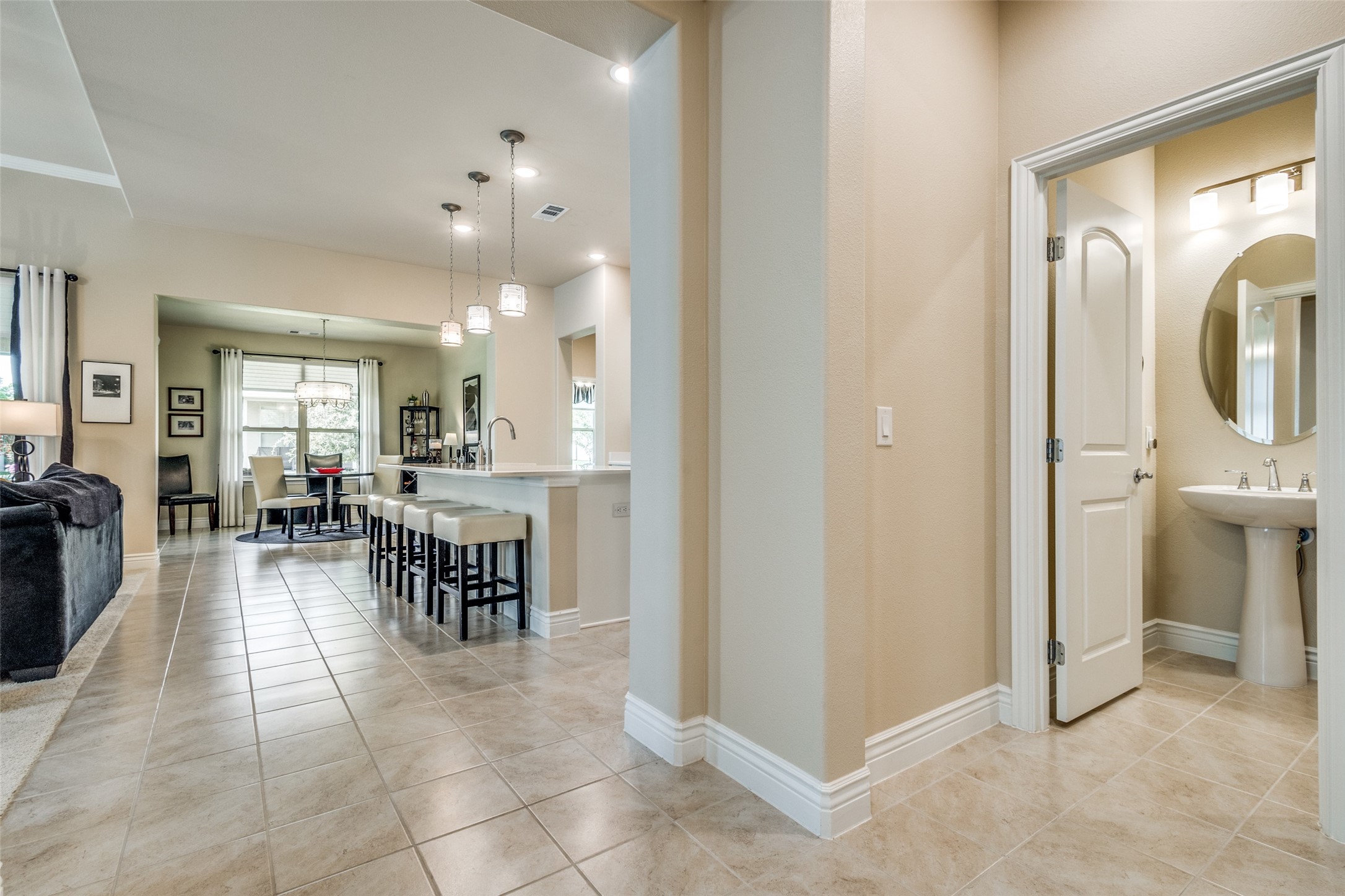 Denton, Texas, 76207, United States, 2 Bedrooms Bedrooms, ,3 BathroomsBathrooms,Residential,For Sale,1847379