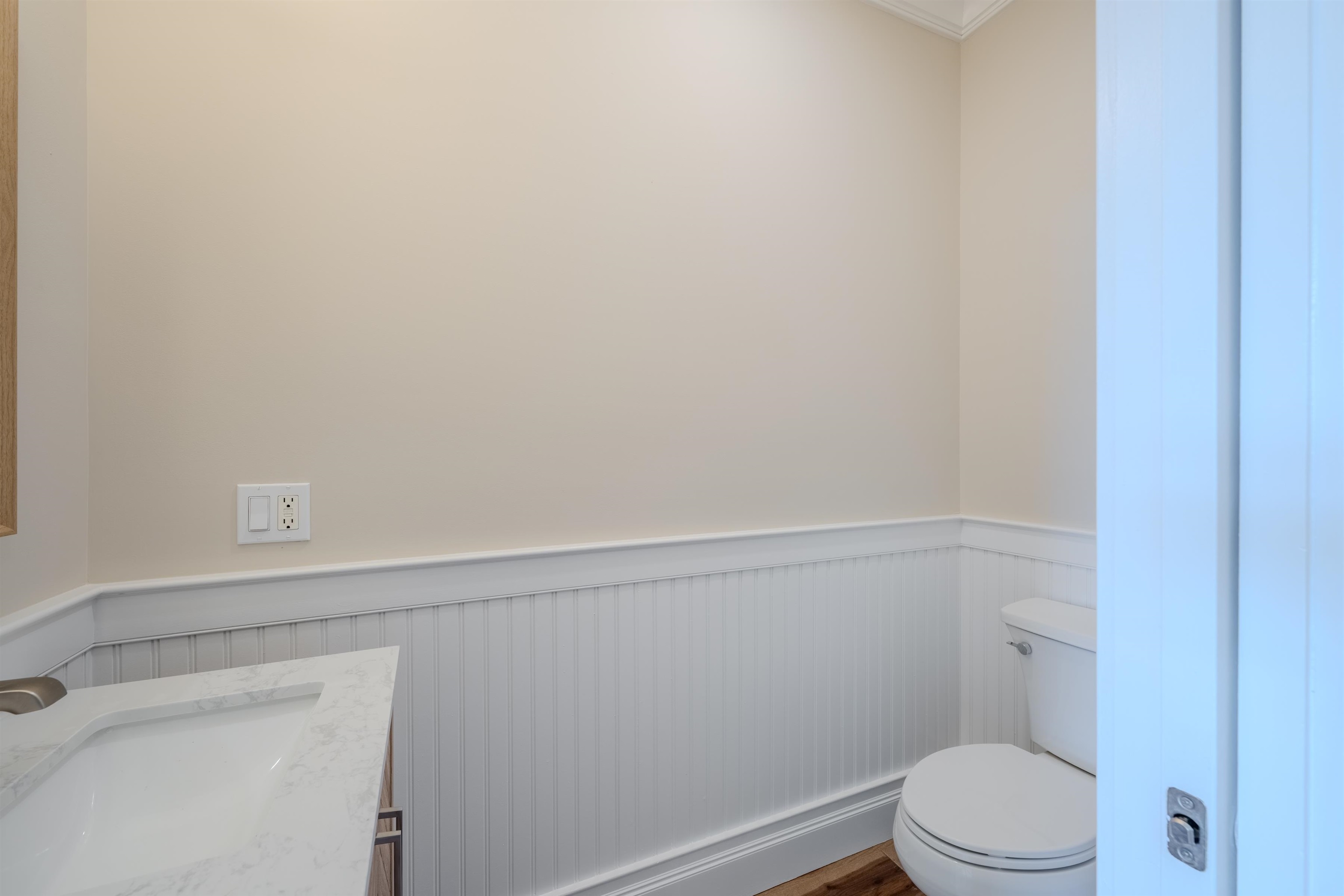 Manchester, New Hampshire, 03101, United States, 2 Bedrooms Bedrooms, ,1 BathroomBathrooms,Residential,For Sale,1933144