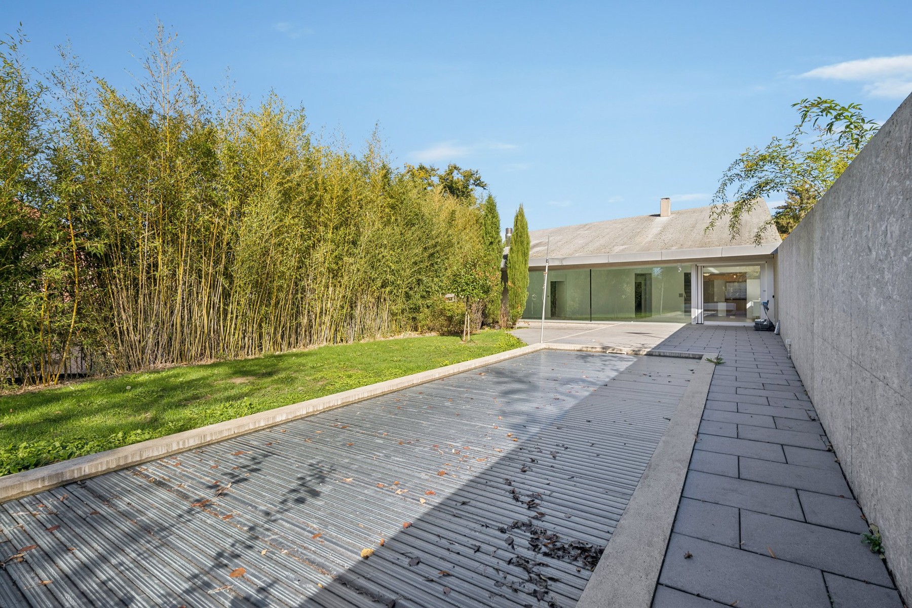  Contemporary architect-designed villa with a pool in Mont-sur-Lausanne - 物件實景