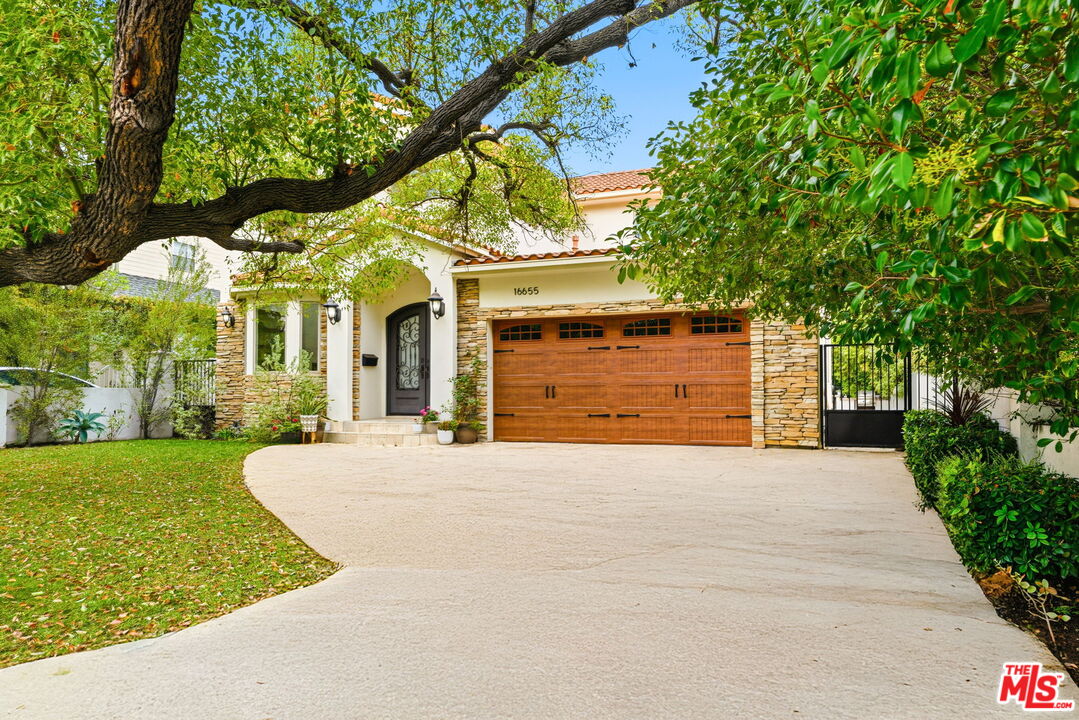 Encino, California, 91436, United States, 4 Bedrooms Bedrooms, ,3 BathroomsBathrooms,Residential,For Sale,1988091