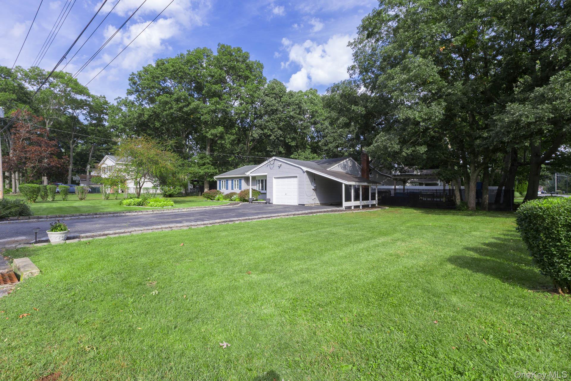 Aberdeen Dr, Mastic, NY 11950 #1