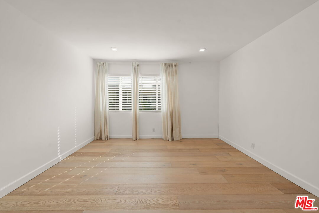 Los Angeles, California, 90046, United States, 3 Bedrooms Bedrooms, ,3 BathroomsBathrooms,Residential,For Sale,1989732