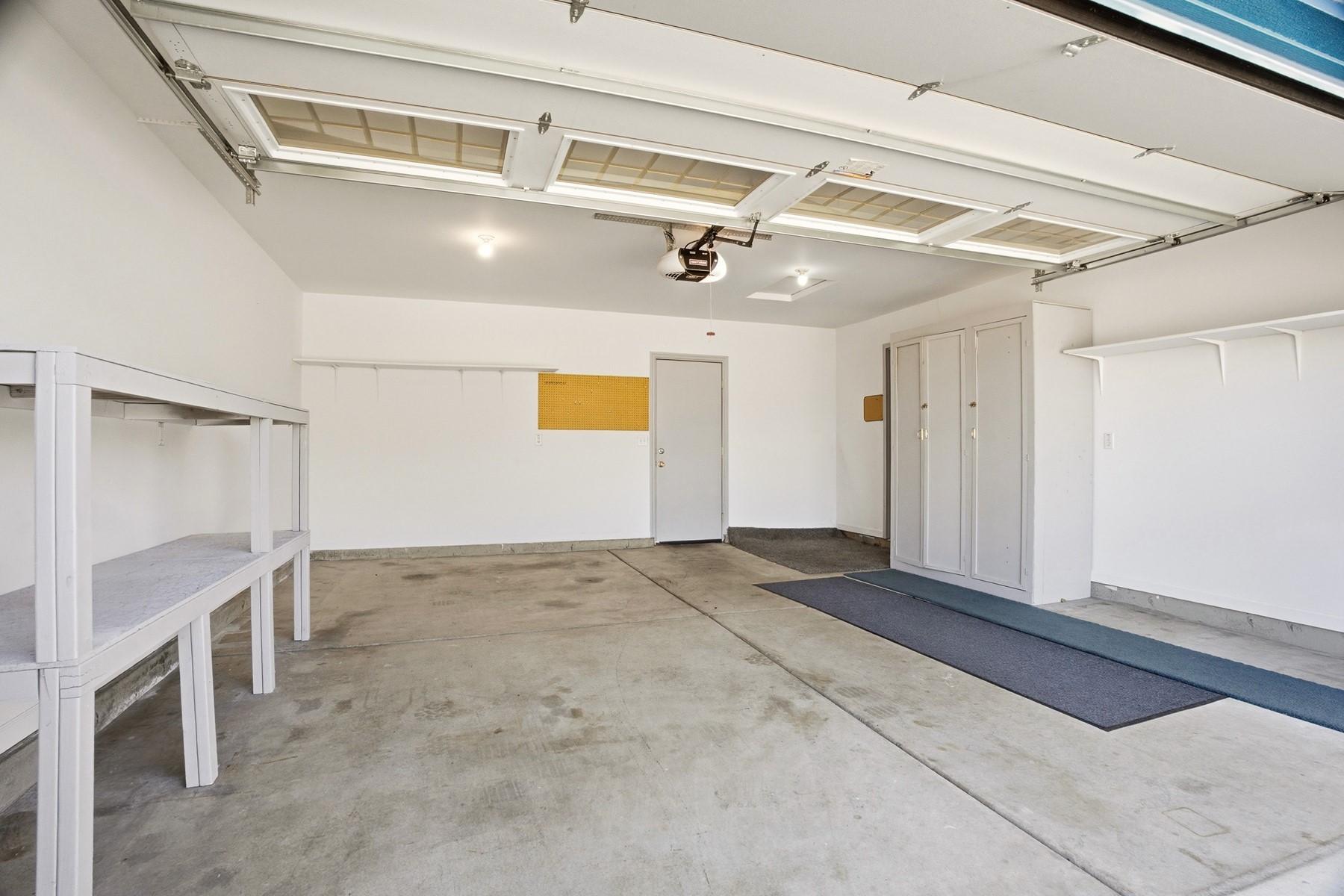  Single-Level Living with Key Updates - 物件實景