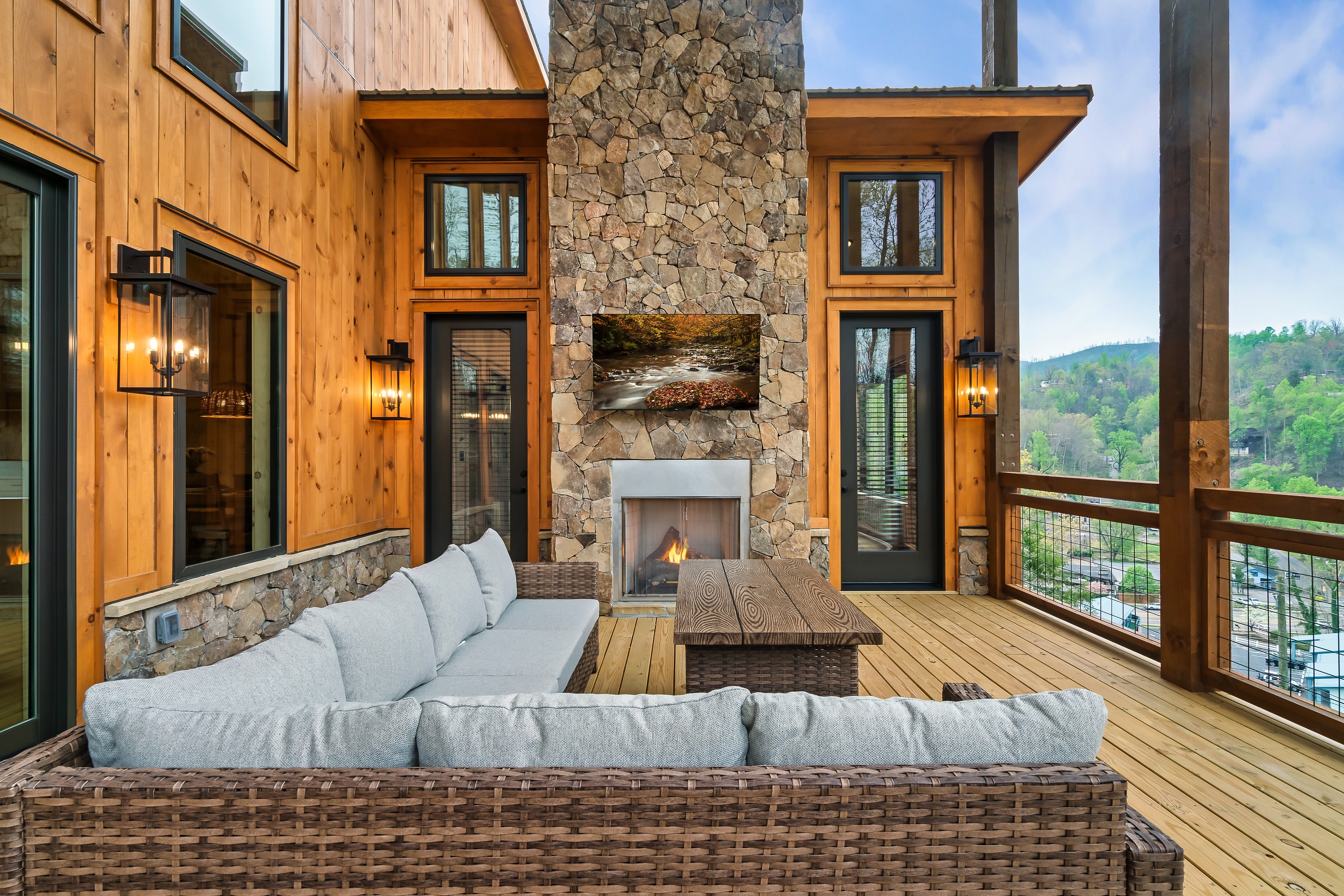 Gatlinburg, Tennessee, 37738, United States, 5 Bedrooms Bedrooms, ,4 BathroomsBathrooms,Residential,For Sale,1920322