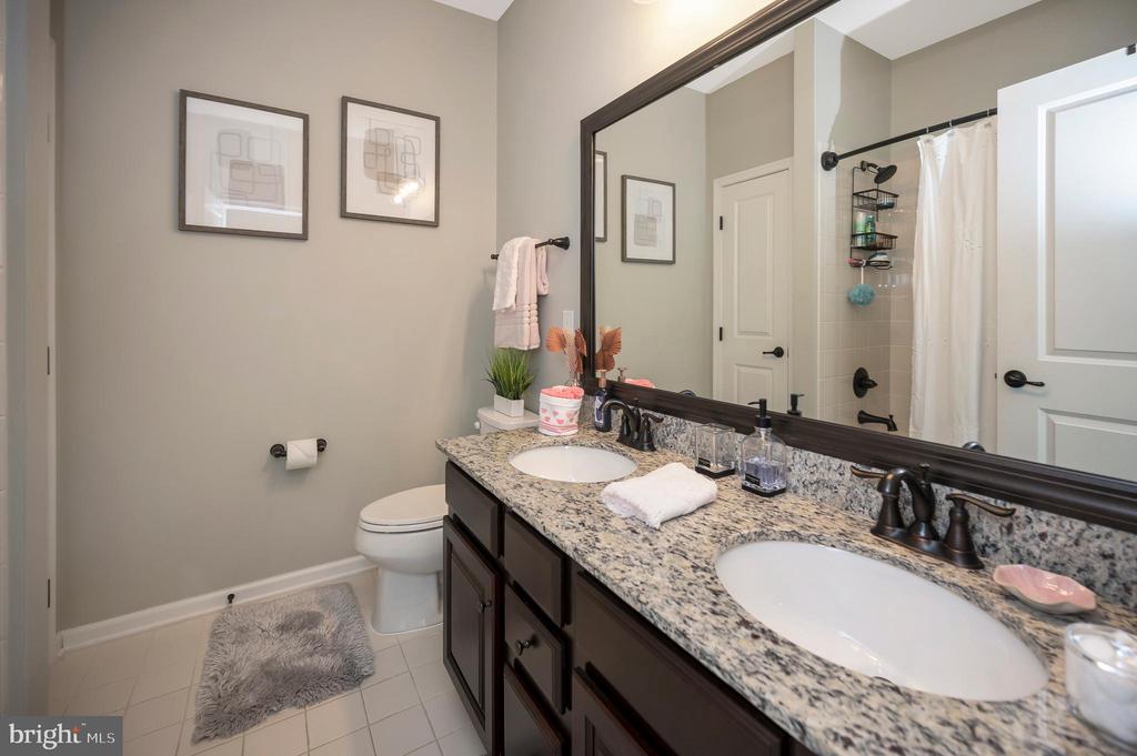 Fredericksburg, Virginia, 22406, United States, 5 Bedrooms Bedrooms, ,6 BathroomsBathrooms,Residential,For Sale,1981857