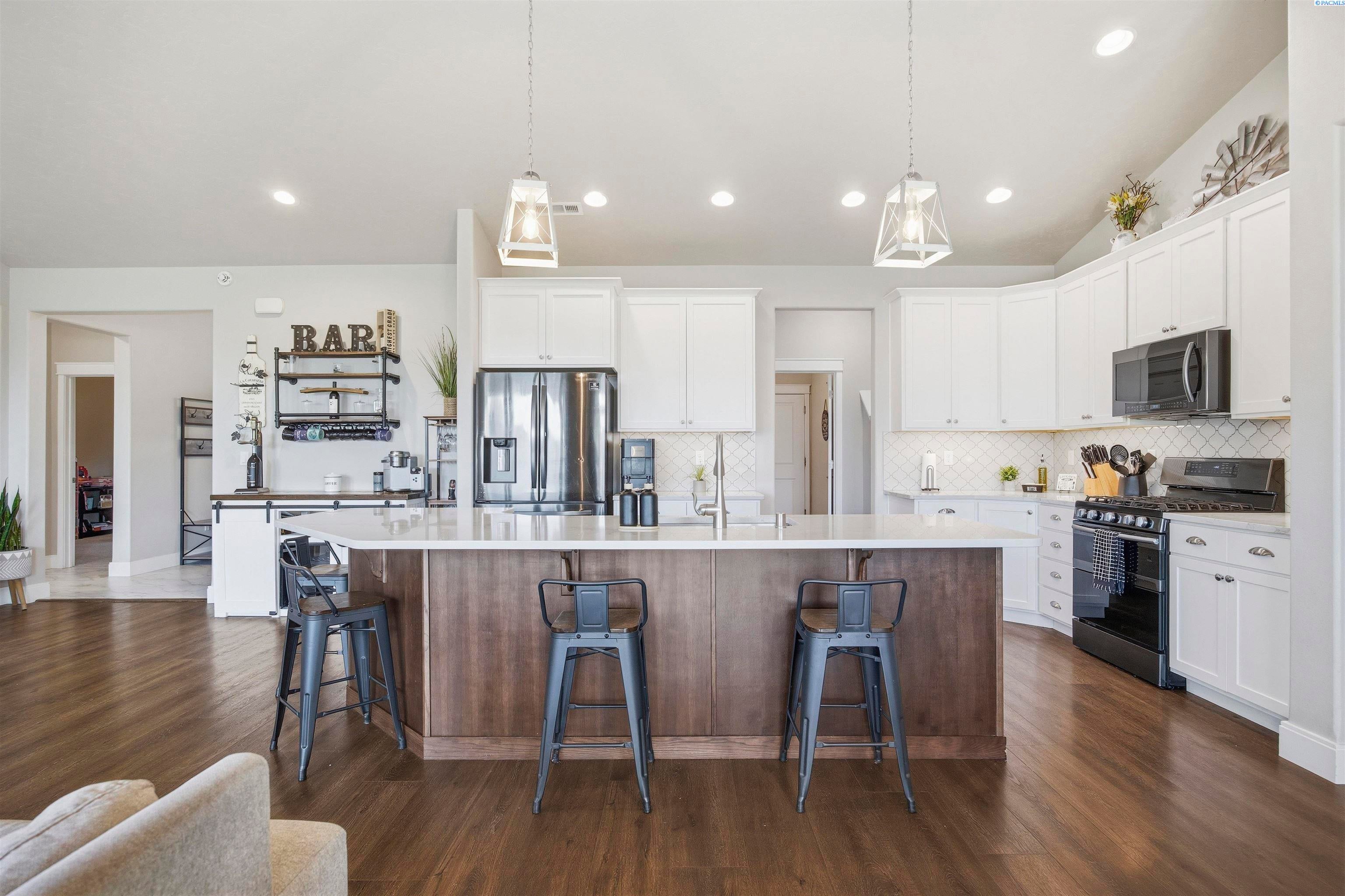 Pasco, Washington, 99301, United States, 4 Bedrooms Bedrooms, ,2 BathroomsBathrooms,Residential,For Sale,2036931