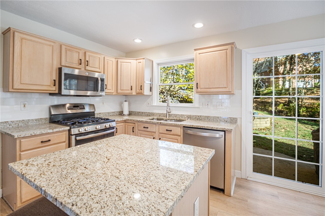 Franklin Park, Pennsylvania, 15090, United States, 4 Bedrooms Bedrooms, ,3 BathroomsBathrooms,Residential,For Sale,1987984