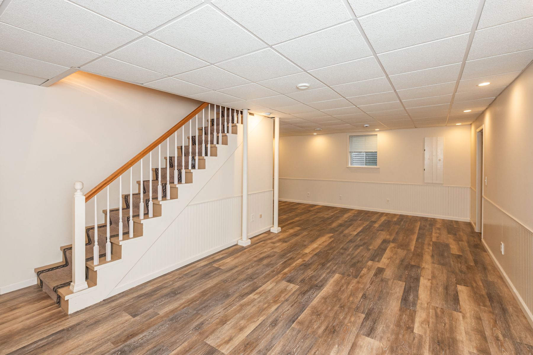  Beautifully Maintained Storybook Home - 物件實景