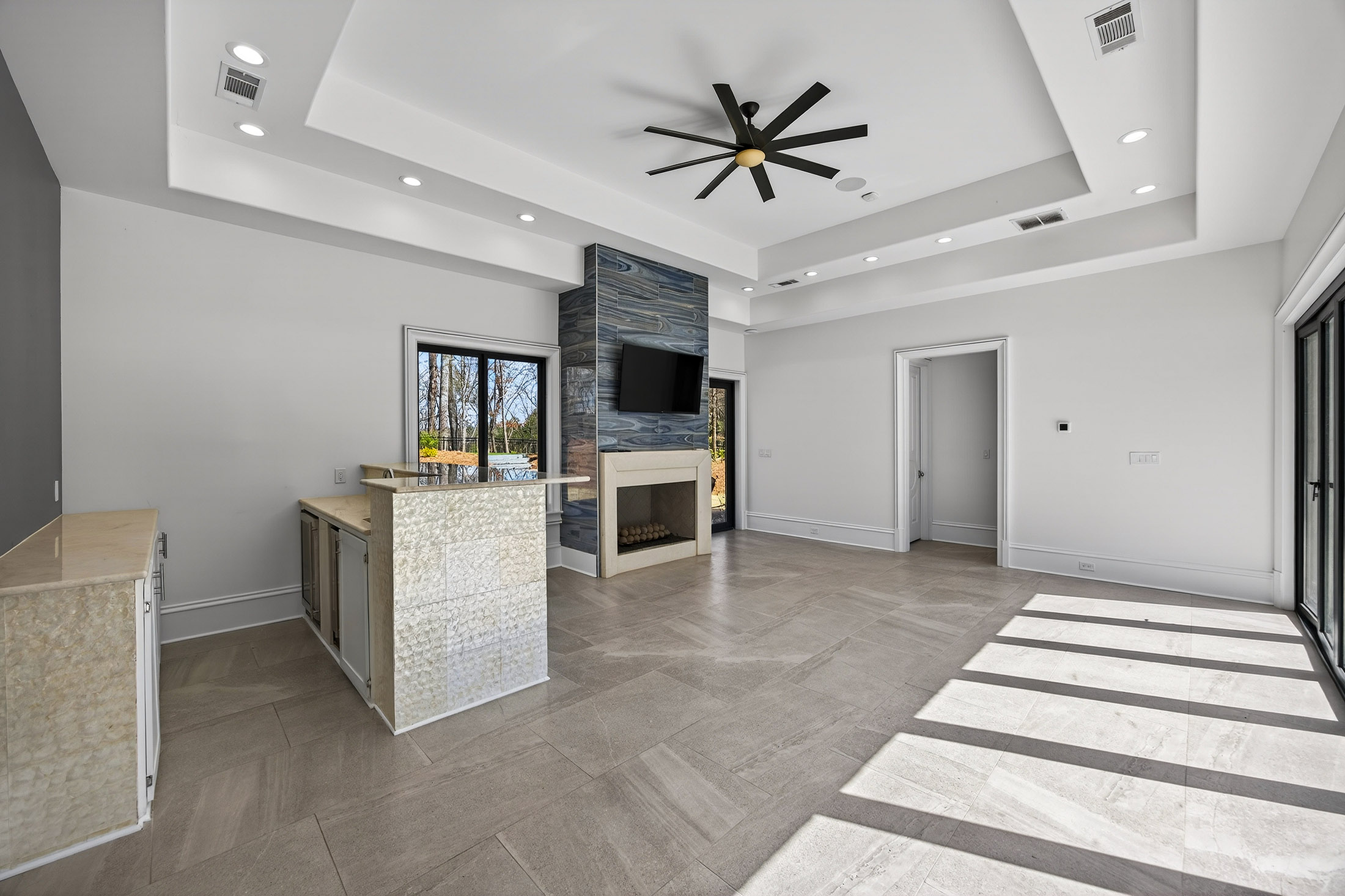  Exceptional Gated Estate with Resort-caliber Grounds - 物件實景