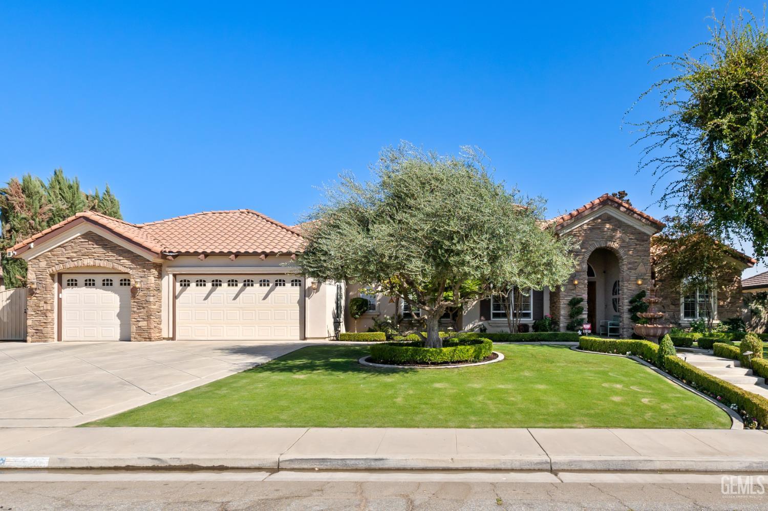 Bakersfield, California, 93314, United States, 5 Bedrooms Bedrooms, ,5 BathroomsBathrooms,Residential,For Sale,1948004