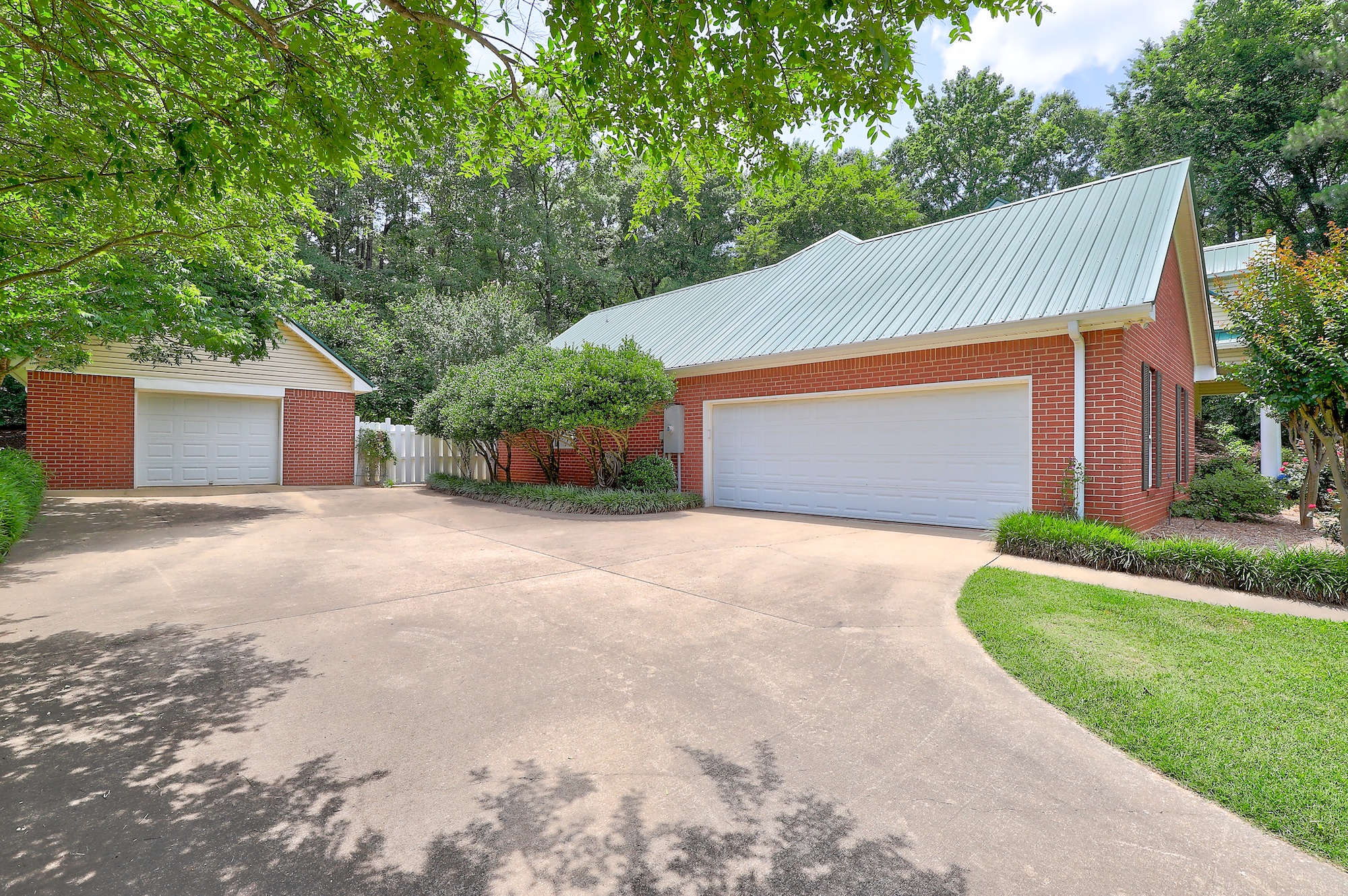 Texarkana, Texas, 75503, United States, 3 Bedrooms Bedrooms, ,4 BathroomsBathrooms,Residential,For Sale,1841636