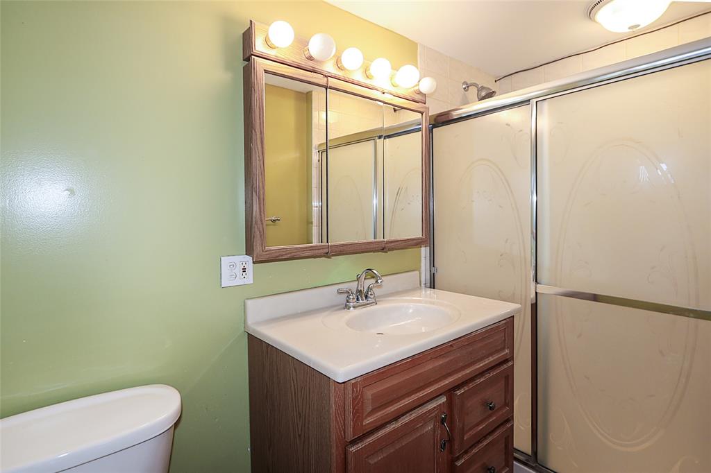 Holbrook, New York, 11741, United States, 4 Bedrooms Bedrooms, ,2 BathroomsBathrooms,Residential,For Sale,1973717