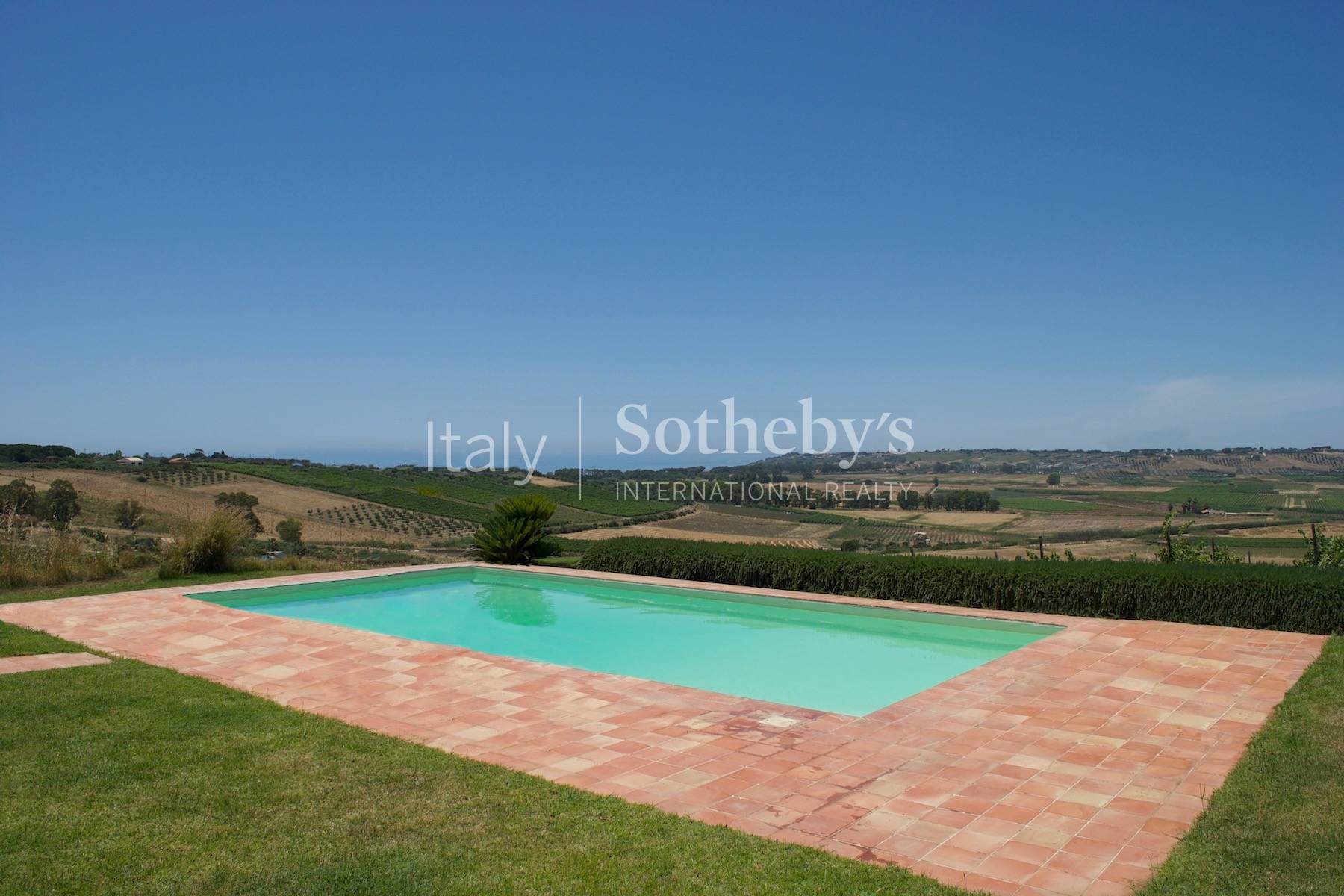 Stunning villa immersed in the countryside and overlooking the sea - 物件實景