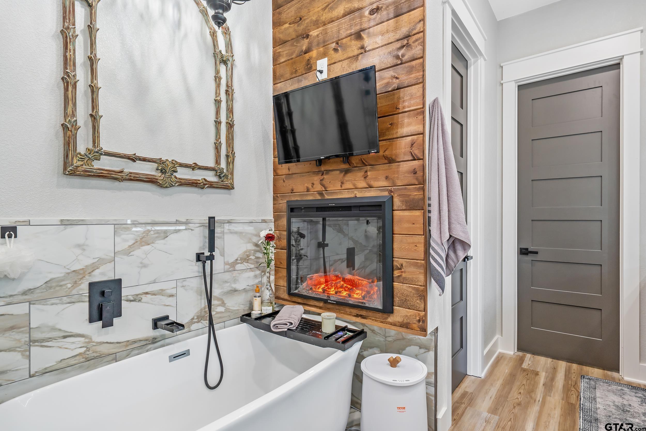 Mineola, Texas, 75773, United States, 3 Bedrooms Bedrooms, ,3 BathroomsBathrooms,Residential,For Sale,1951277