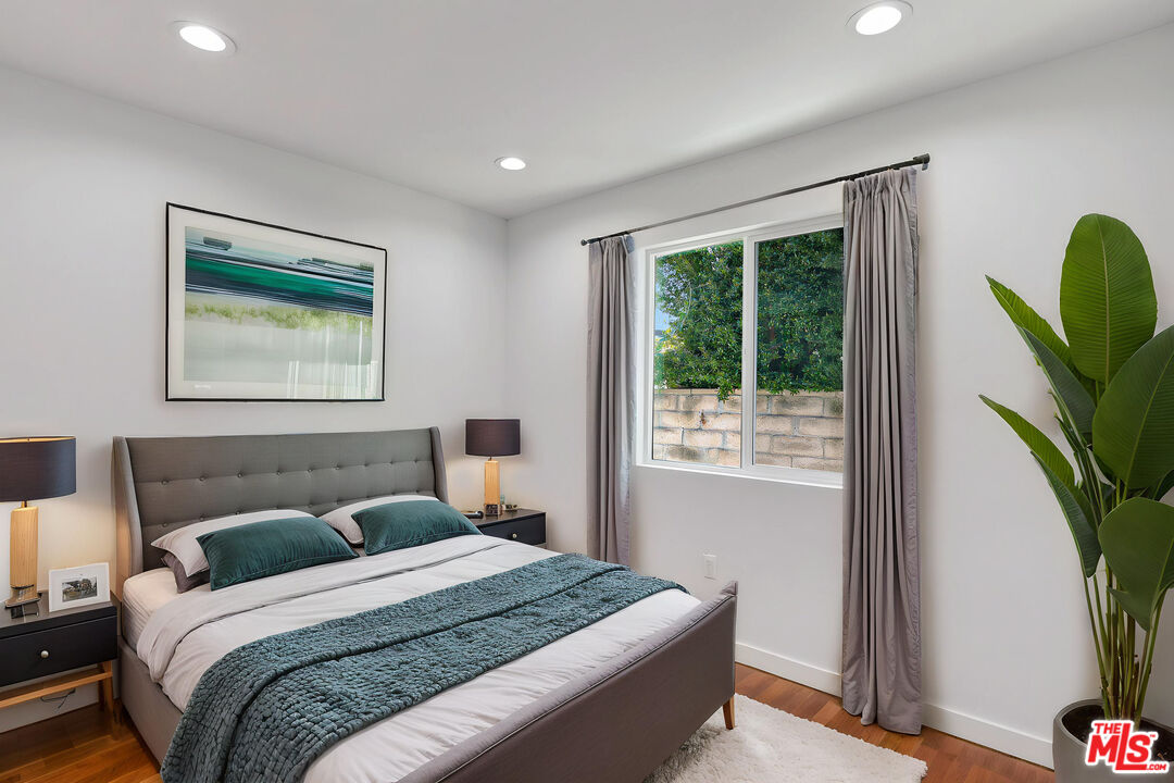 Reseda, California, 91335, United States, 10 Bedrooms Bedrooms, ,Residential,For Sale,1906500