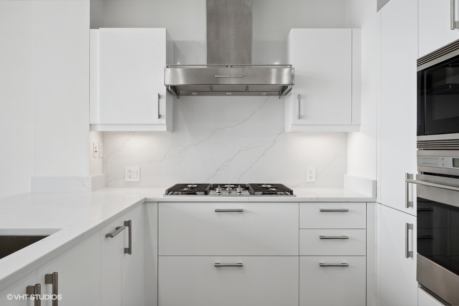 Chicago, Illinois, 60611, United States, 1 Bedroom Bedrooms, ,2 BathroomsBathrooms,Residential,For Sale,1966710