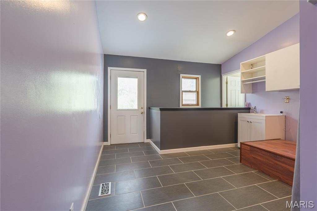 Edwardsville, Illinois, 62025, United States, 5 Bedrooms Bedrooms, ,4 BathroomsBathrooms,Residential,For Sale,1975622